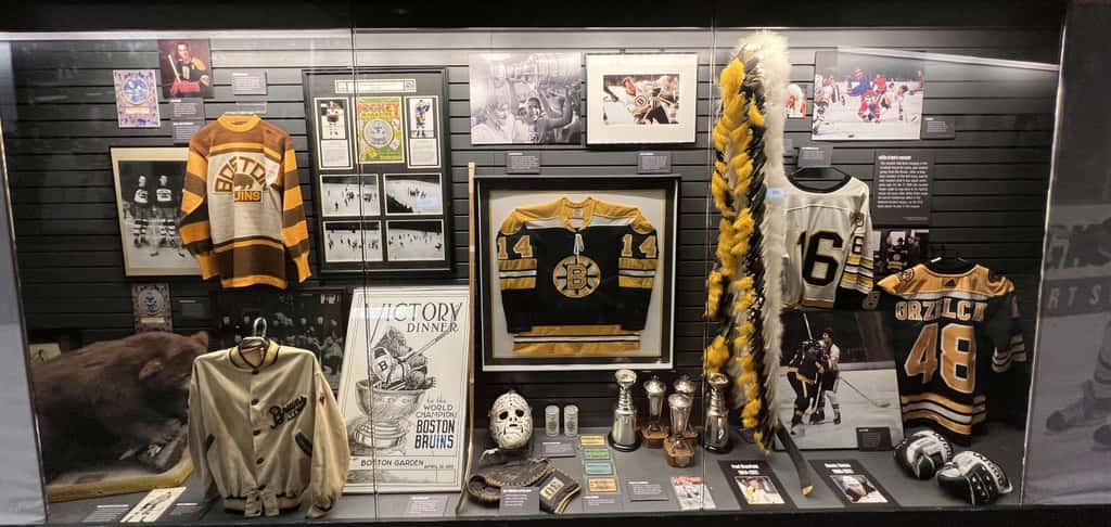 Boston Bruins display bay case exhibit