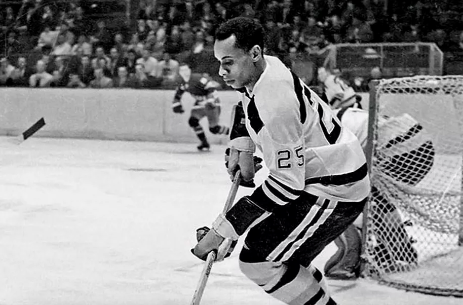 Willie O'Ree playing hockey