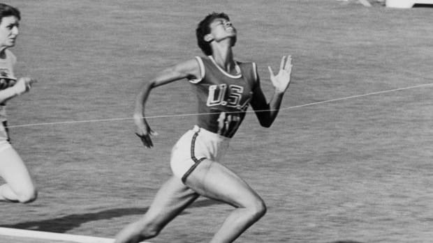 WIlma Rudolph running on a track